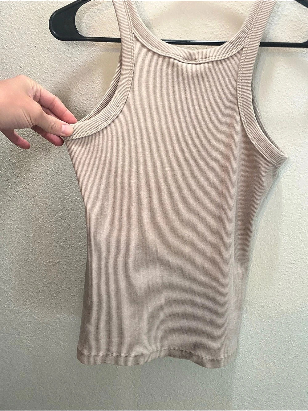 H&Medium Ribbed Tank Top tan Size Medium